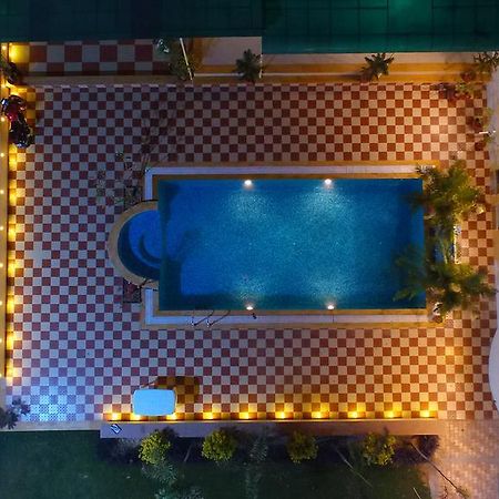 ホテルKrishna Farm Vasad エクステリア 写真