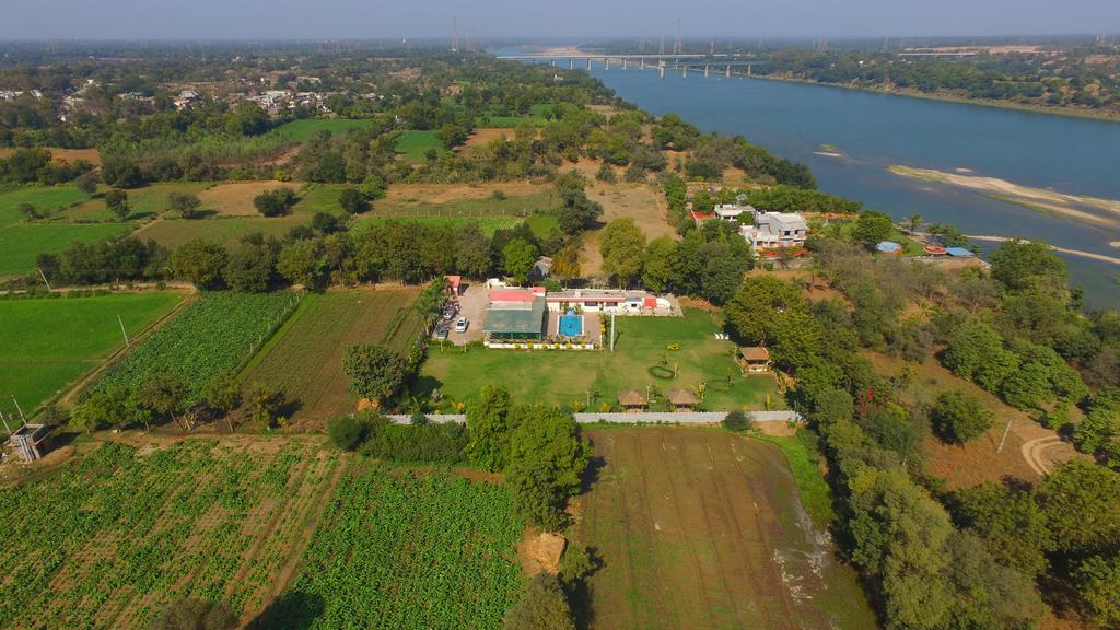 ホテルKrishna Farm Vasad エクステリア 写真